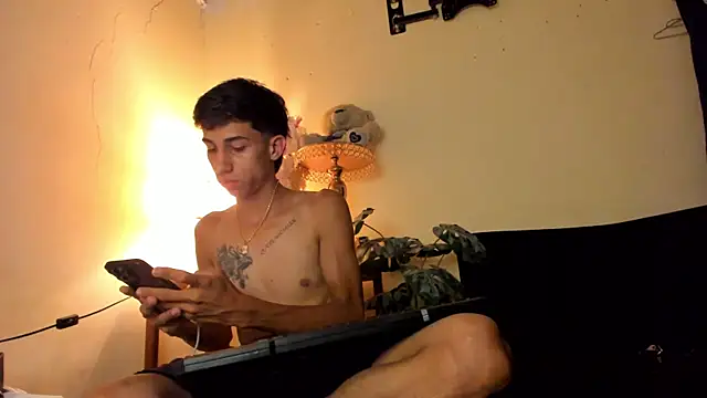 Snapshot of lucian_davii chatting on December 15, 7:18 pm lucian davii online show from December 15, 7:18 pm