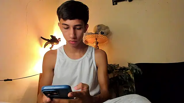 Snapshot of lucian_davii chatting on December 17, 3:29 pm lucian davii online show from December 17, 3:29 pm