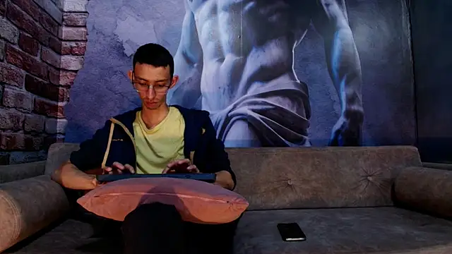 ZyroNight online show from December 17, 7:20 pm