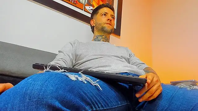 Supreme Alpha online show from November 4, 3:38 am