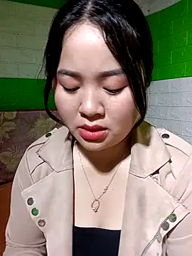 Bee-bgolden online show from December 16, 1:10 am