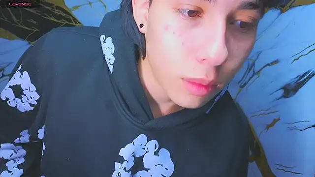 Suarezz10  online show from November 14, 12:26 pm