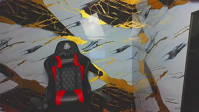 Suarezz10  online show from November 17, 5:19 pm