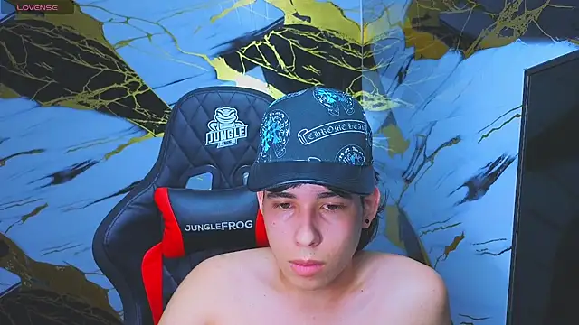 Suarezz10  online show from November 18, 3:05 pm