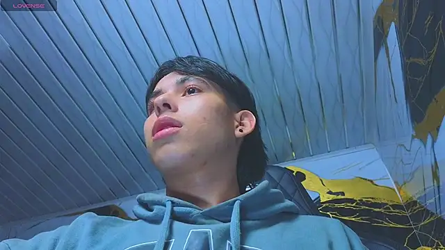 Suarezz10  online show from November 24, 10:04 am