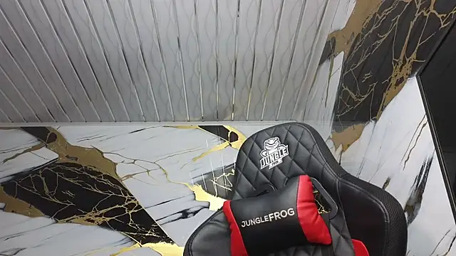 Suarezz10  online show from November 26, 11:00 am