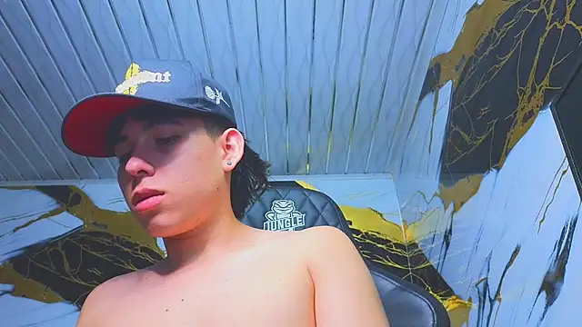 Suarezz10  online show from December 3, 4:05 pm