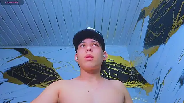 Suarezz10  online show from December 19, 8:10 am