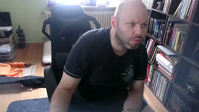 Tsume81 online show from November 4, 9:30 am