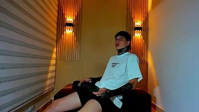 DANTE ARMSTRONG online show from November 8, 4:01 am