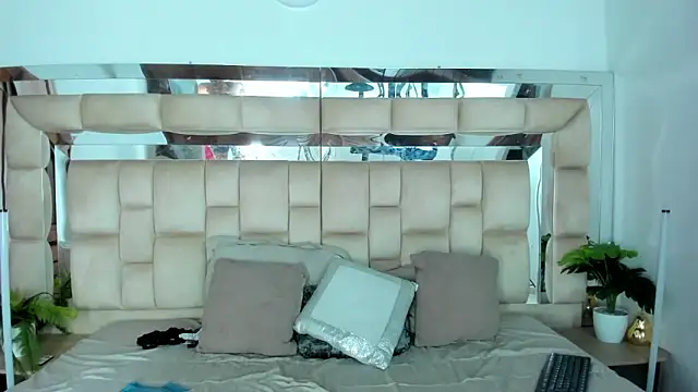 HotVoltage online show from December 2, 11:48 am