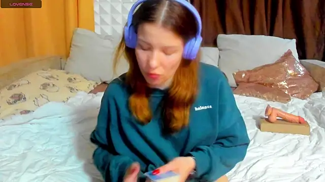 Eva purrr  online show from April 24, 7:11 am