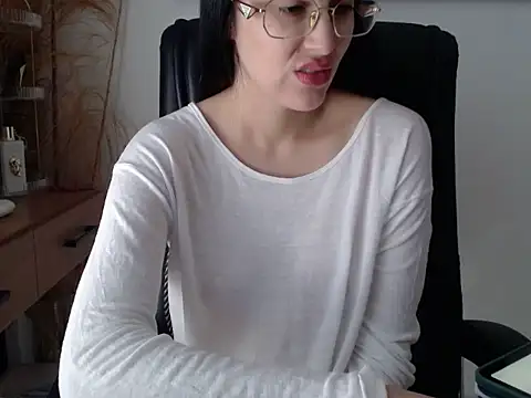 Snapshot of FilosofaNerd chatting on June 8, 5:46 pm FilosofaNerd online show from June 8, 5:46 pm