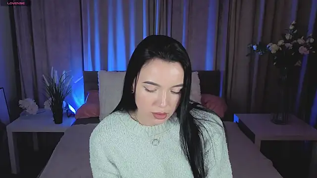 Snapshot of HeyNiki chatting on December 19, 4:47 pm HeyNiki online show from December 19, 4:47 pm