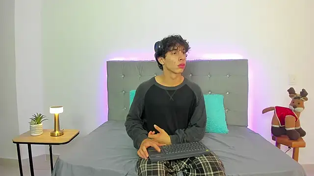 chris evans27 online show from November 26, 1:17 am