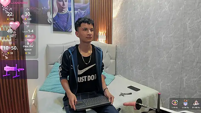 Snapshot of Elian_Julian chatting on November 8, 8:07 pm Elian Julian online show from November 8, 8:07 pm