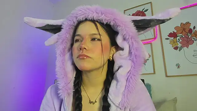 violettabond online show from November 26, 11:11 am