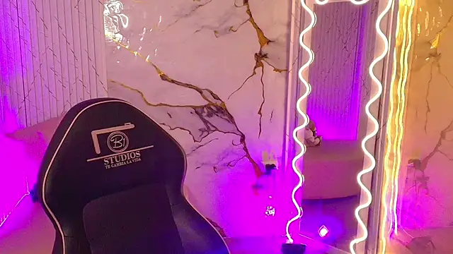 PEACHY TAY online show from April 22, 11:56 am