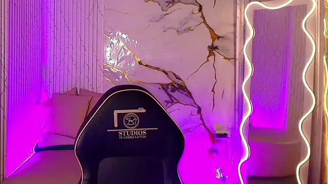 PEACHY TAY online show from April 23, 4:53 pm