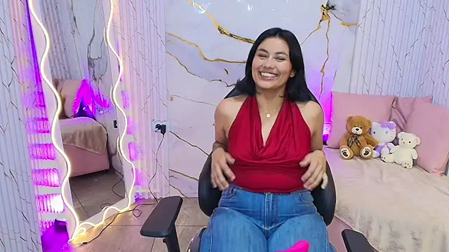 PEACHY TAY online show from July 26, 11:50 am