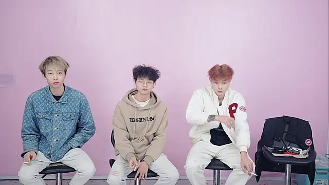 Beautifulboys-999 online show from December 1, 7:35 am