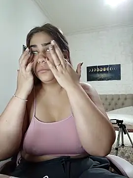 nahiarabiel33 online show from May 29, 3:54 pm