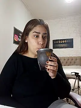 nahiarabiel33 online show from July 3, 5:19 pm