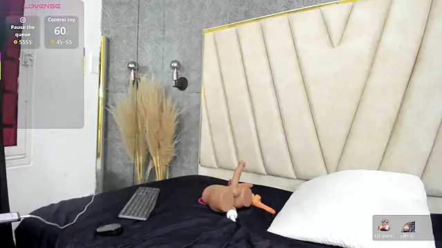 alana-silva online show from April 2, 9:01 pm