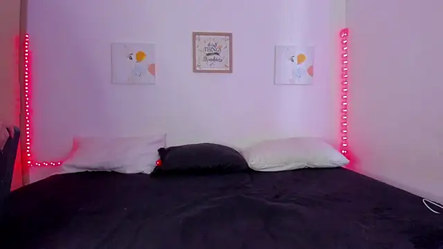 Snapshot of Miia__Jonees chatting on December 15, 6:45 pm Miia Jonees online show from December 15, 6:45 pm