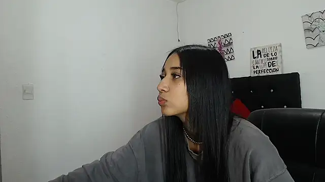 Snapshot of lyam_ebony_ chatting on February 6, 9:29 pm lyam ebony online show from February 6, 9:29 pm