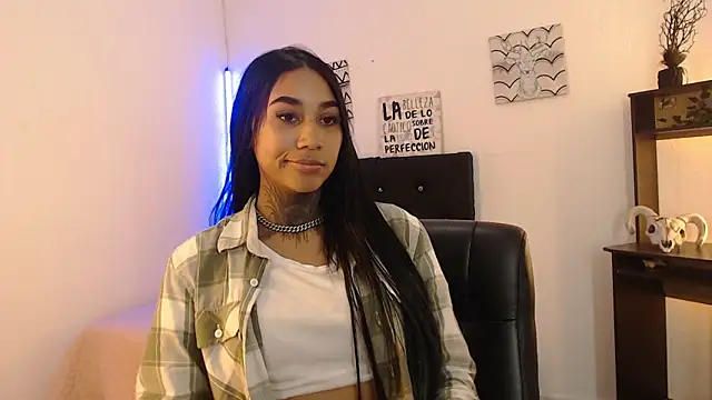 Snapshot of lyam_ebony_ chatting on February 11, 7:52 pm lyam ebony online show from February 11, 7:52 pm