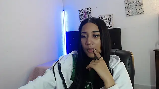 Snapshot of lyam_ebony_ chatting on February 14, 8:16 pm lyam ebony online show from February 14, 8:16 pm