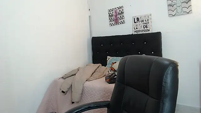 Snapshot of lyam_ebony_ chatting on February 20, 8:20 pm lyam ebony online show from February 20, 8:20 pm