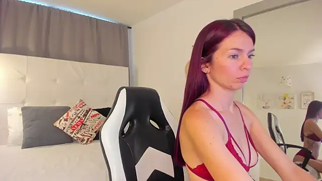 Emi Rosee online show from December 18, 12:22 pm