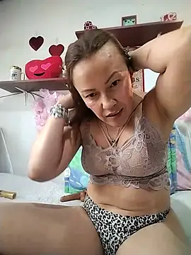 salomehill1 online show from April 5, 7:33 pm