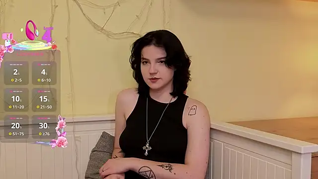 LatinaHuguenin online show from November 27, 7:10 am