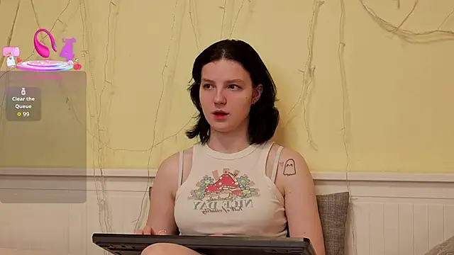 LatinaHuguenin online show from December 2, 7:03 am