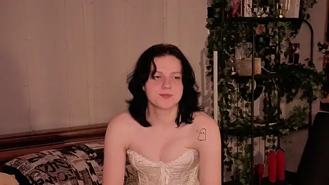 LatinaHuguenin online show from January 12, 7:08 pm