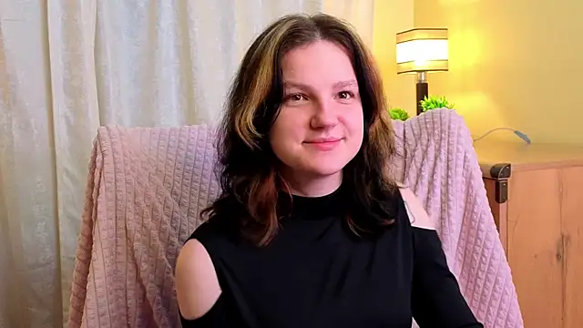 LatinaHuguenin online show from April 8, 9:04 pm