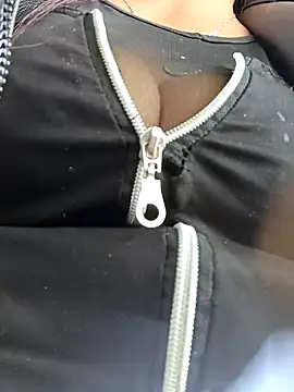 Snapshot of misshot_02 chatting on December 4, 6:05 pm misshot 02 online show from December 4, 6:05 pm