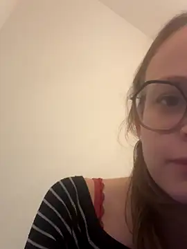 Snapshot of YoungNoraa chatting on November 5, 4:51 pm YoungNoraa online show from November 5, 4:51 pm