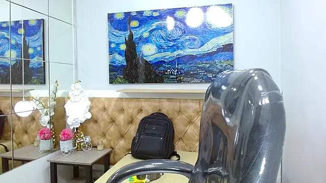 Snapshot of Liams18 chatting on December 14, 9:19 pm Liams18 online show from December 14, 9:19 pm