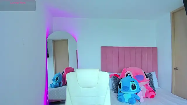 Janettcruz online show from March 26, 6:35 pm