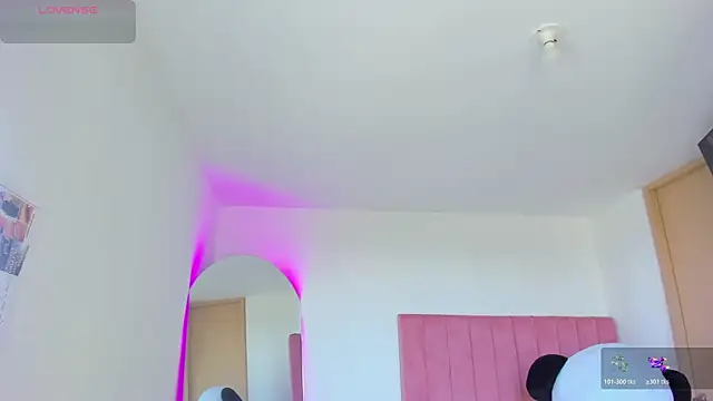 Janettcruz online show from April 20, 8:10 pm