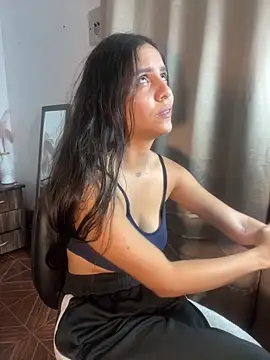 Snapshot of alisaa_jhons1 chatting on April 11, 12:15 am alisaa jhons1 online show from April 11, 12:15 am