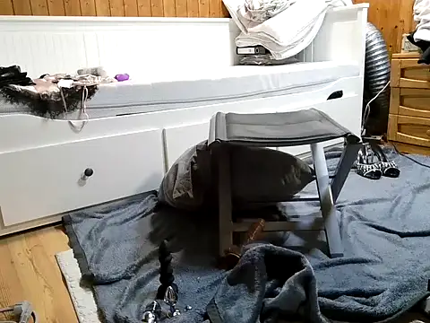 AgnesCross39 online show from March 8, 2:04 am