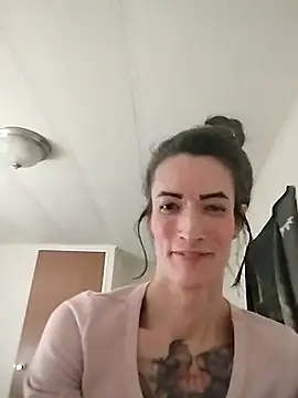 Snapshot of Applecandy3 chatting on November 9, 11:14 pm Applecandy3 online show from November 9, 11:14 pm