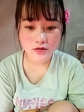 Snapshot of Anngela_18 chatting on November 6, 6:36 am Anngela 18 online show from November 6, 6:36 am