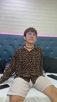 Snapshot of benjiDom chatting on November 6, 7:26 pm benjiDom online show from November 6, 7:26 pm