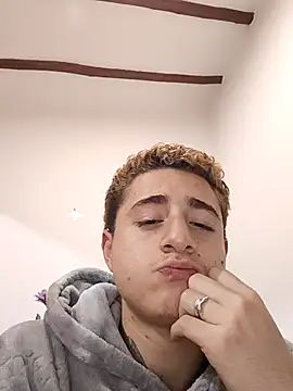 Snapshot of minervaystiven chatting on November 13, 5:17 am minervaystiven online show from November 13, 5:17 am